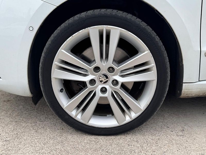 Škoda Superb - fotka 13 z 15