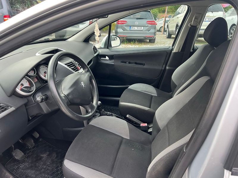 Peugeot 207 1.4i - fotka 4 z 14