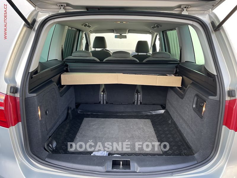 Seat Alhambra (2011) 2.0 TDi 4x4, Style, navi - fotka 7 z 19