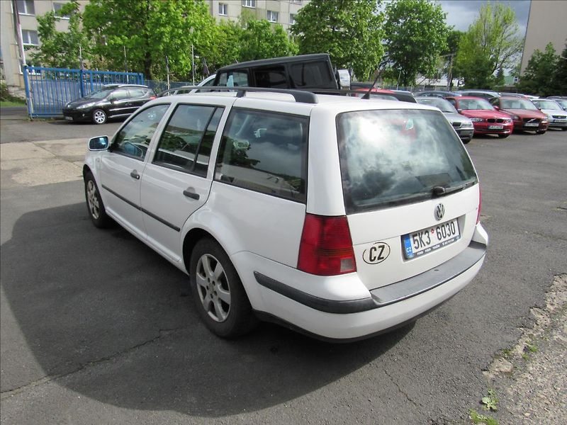 Volkswagen Golf 1,9 SDI 50kW Combi - fotka 4 z 23