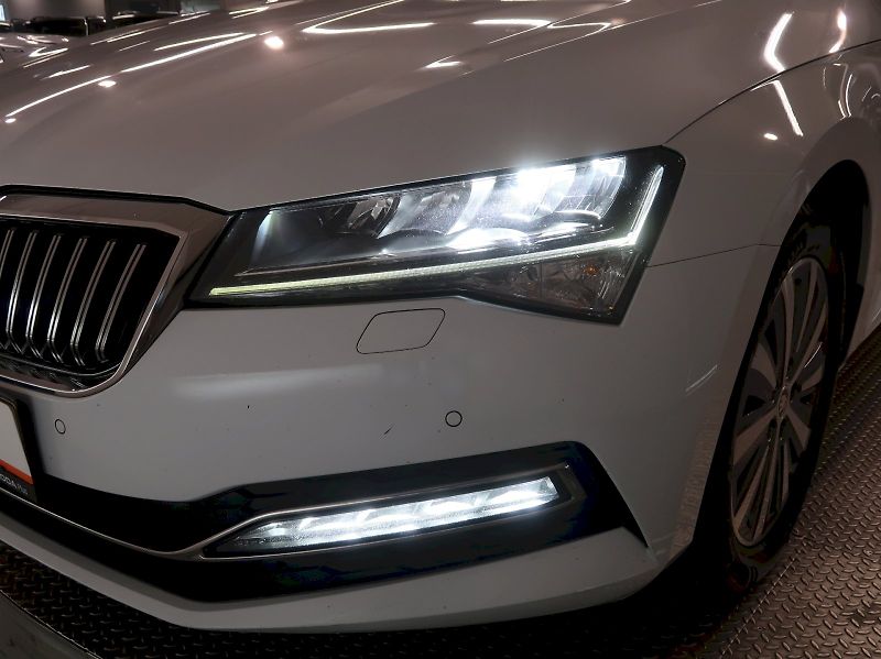 Škoda Superb (2022) STYLE 2.0TSI 140KW - fotka 10 z 39