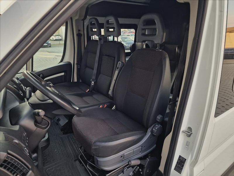 Citroën Jumper 2.2HDI L2H2 6-míst,ČR,1.Maj. - fotka 30 z 45
