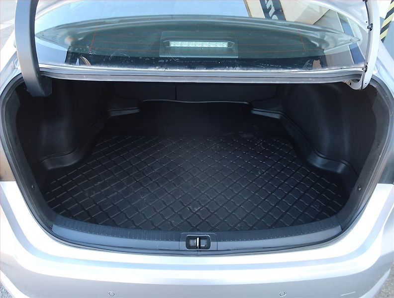 Toyota Corolla (2023) Comfort 1.5 VVT-i, ČR,1.maj - fotka 14 z 18