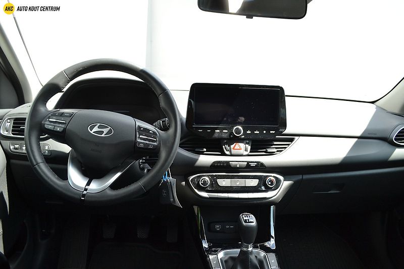 Hyundai i30 WG 1,5I MT SMART FAMILY NAVI - fotka 15 z 43