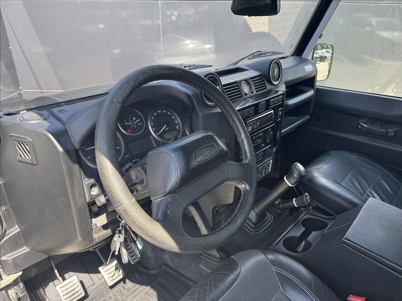 Land Rover Defender 2,2 110 TD4 STW Adventure ČR - fotka 9 z 25