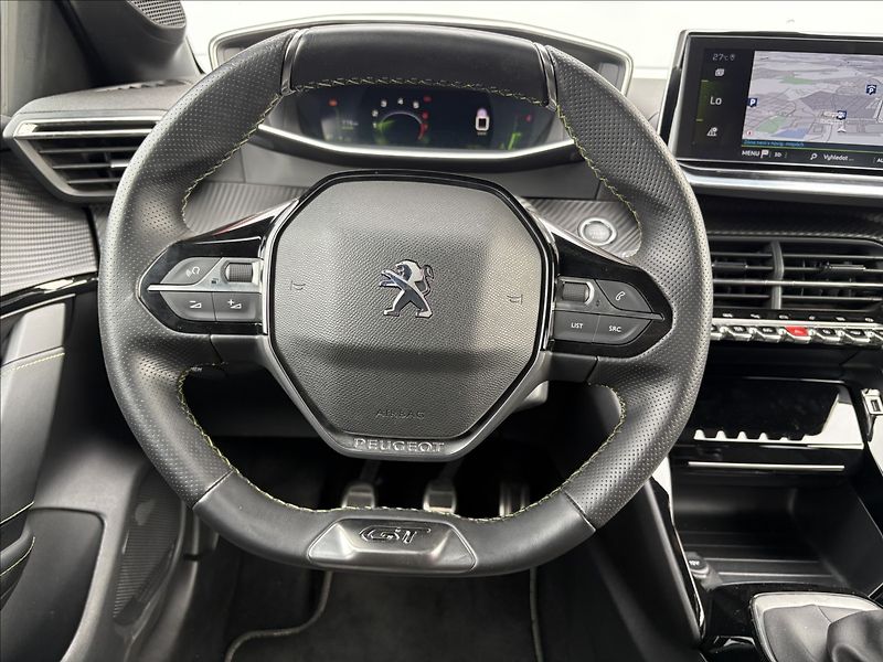 Peugeot 208 1,2 Pure Tech GT Line - fotka 9 z 26