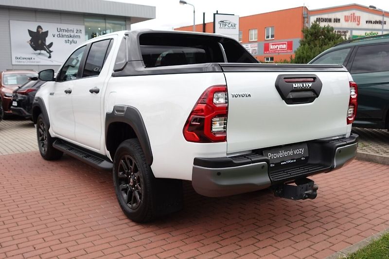 Toyota Hilux 2,8 D4-D Invincible Sport A/T - fotka 6 z 34