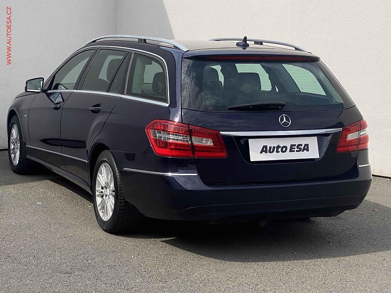 Mercedes-Benz Třídy E (2011) 2.2 CDi E250, Elegance, AT - fotka 6 z 17