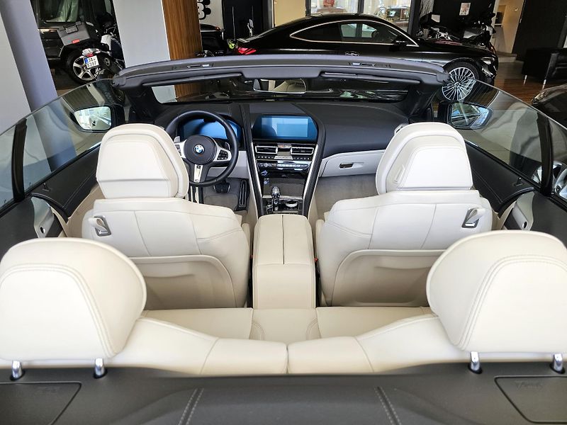 BMW Řada 8 840i xD cabrio 1.maj, CZ - fotka 11 z 26