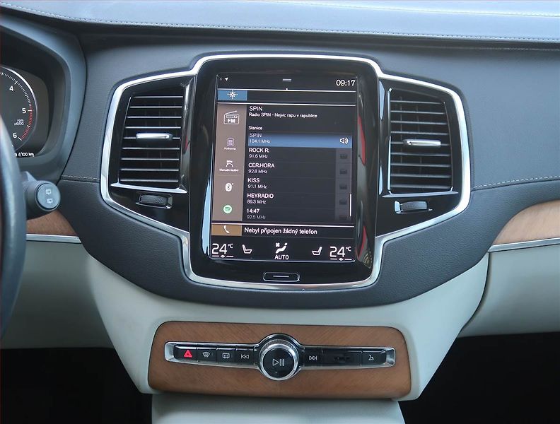 Volvo XC90 (2021) B5 AWD - fotka 12 z 28