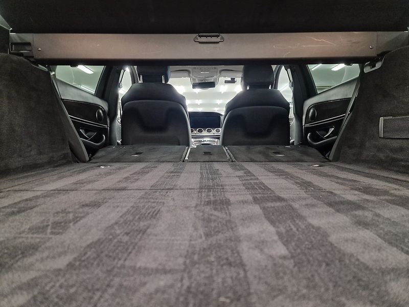 Mercedes-Benz 220 (2017) - fotka 31 z 74