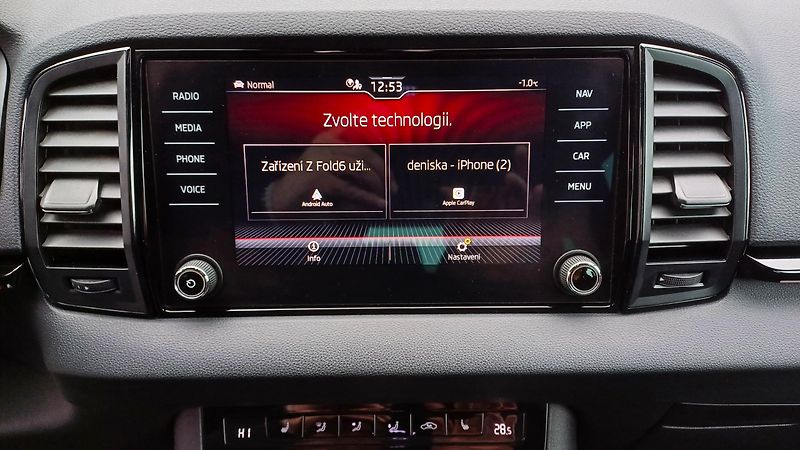 Škoda Karoq 2.0 TDI 110kW DSG 4x4 WEBASTO - fotka 42 z 50