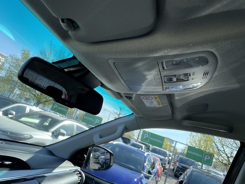 Toyota Hilux 2.8D Executive ODBĚR 3/2027 - fotka 28 z 30
