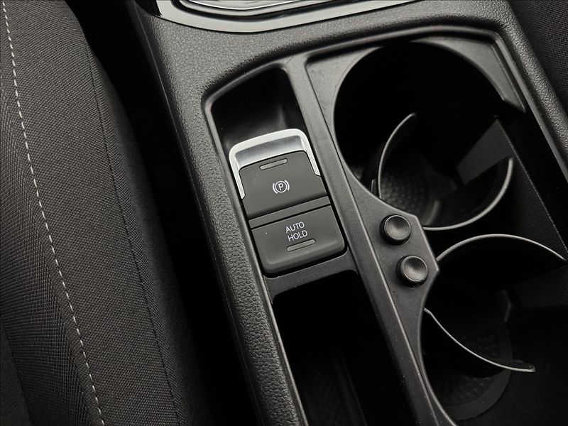 Volkswagen Touran 1,4 DSG KAMERA TAŽNÉ 1.MAJ ČR - fotka 23 z 38