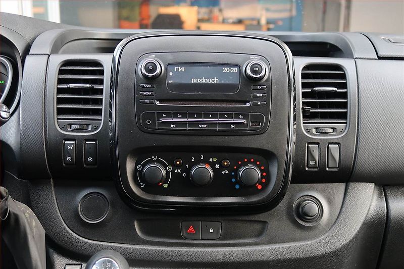 Opel Vivaro (2016) 1.6 BiCDTI, Bus, 8Míst, ČR - fotka 12 z 16