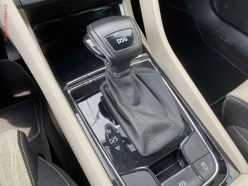 Škoda Karoq (2019) 1.0TSi, Style, DSG, +kola - fotka 16 z 20