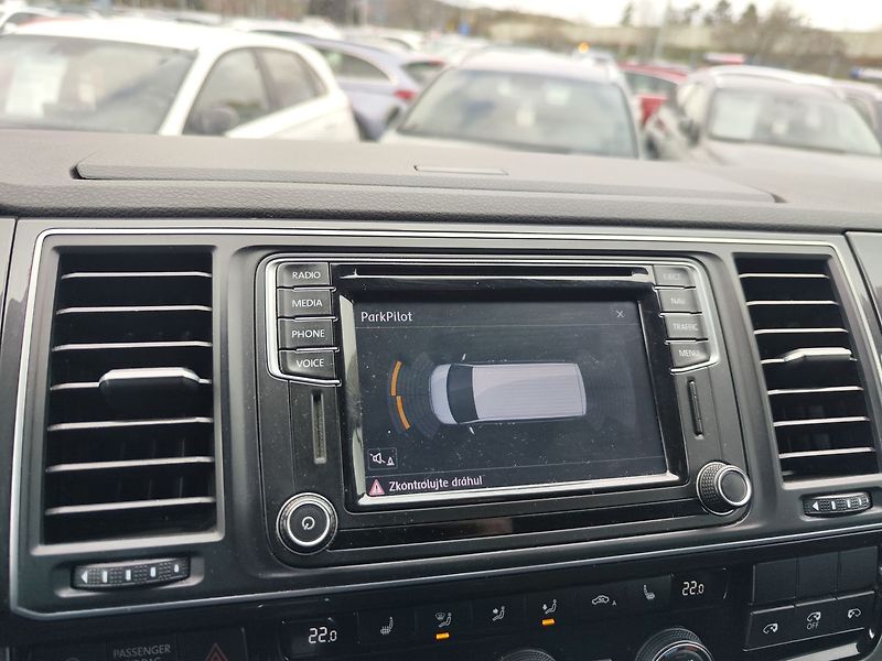 Volkswagen Multivan 2.0 TDi/110kW Highline DSG - fotka 22 z 33