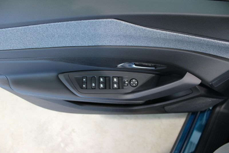 Peugeot 408 (2026) ALLURE Hybrid 145 e-DCS6 - fotka 17 z 20