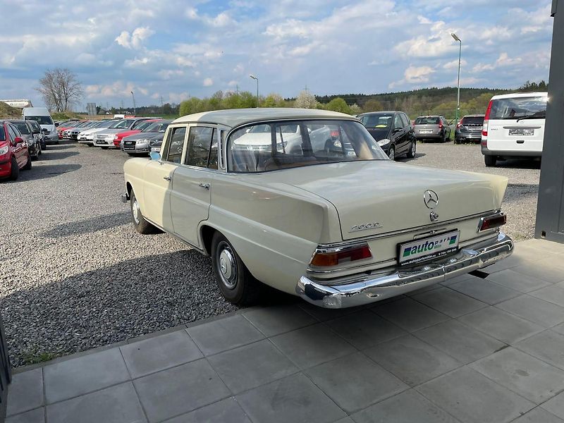 Mercedes-Benz Ostatní 2,0 200D - fotka 6 z 17
