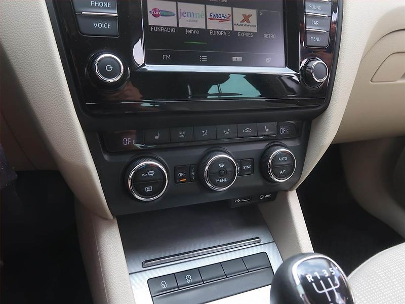 Škoda Octavia (2015) Elegance 1.6 TDI, Serv.kniha - fotka 15 z 16