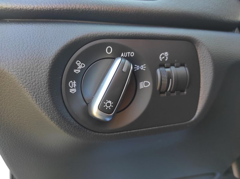 Audi Q3 2,0TDi 4x4,S-Tronic,Sport,ČR - fotka 25 z 49