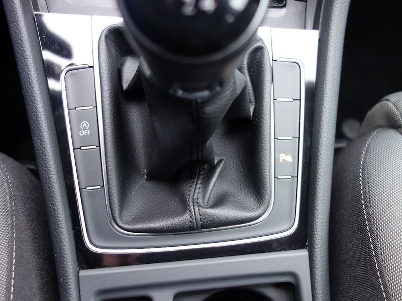 Volkswagen Golf (2019) 1.6TDI 85kW -ACC-VIRTUAL-DPH - fotka 16 z 34
