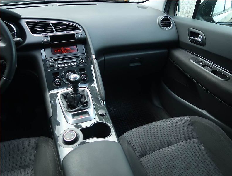 Peugeot 3008 (2010) 1.6 HDi, Tempomat - fotka 8 z 14