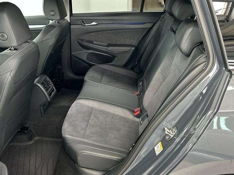 Volkswagen Golf (2026) Variant 1.5 eTSI 7DSG People - fotka 28 z 35
