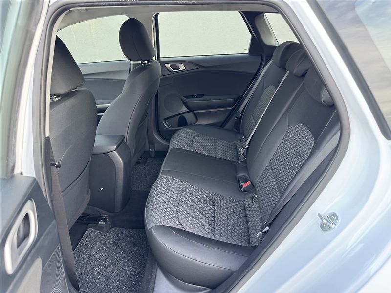 Kia Ceed 1,6 CRDi SW FRESH DPH 1.maj ČR - fotka 19 z 50