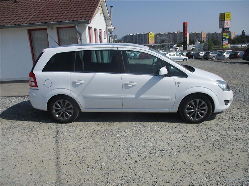 Opel Zafira 2,2 i, klima,serv.kn,7míst, - fotka 5 z 32