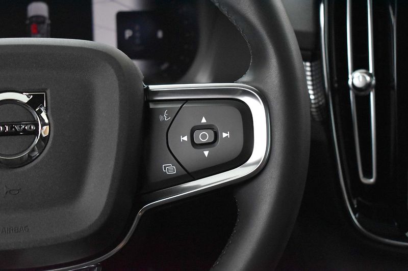 Volvo XC40 B4 AWD ULTIMATE BRIGHT*ČR 1.M* - fotka 19 z 42