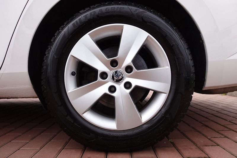 Škoda Superb 1.4 TSI 110kW Active Combi DSG - fotka 7 z 26
