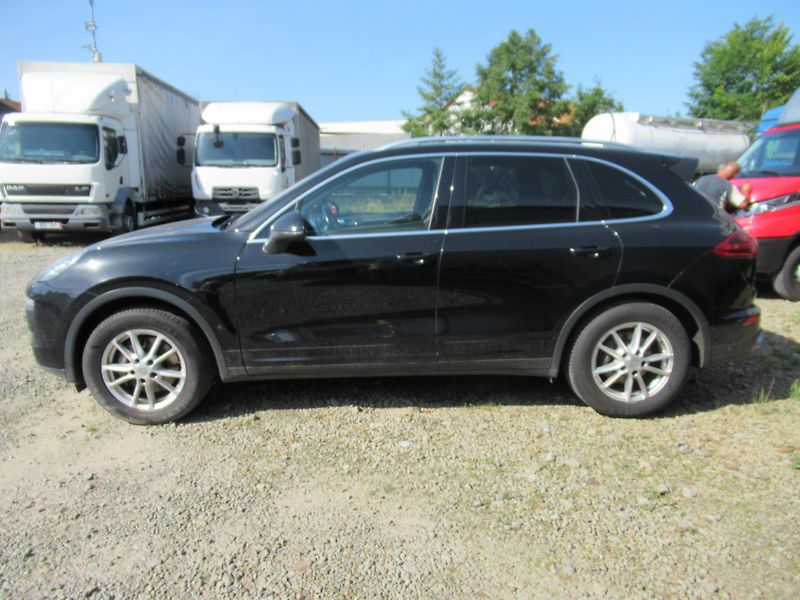 Porsche Cayenne (2015) - fotka 2 z 13