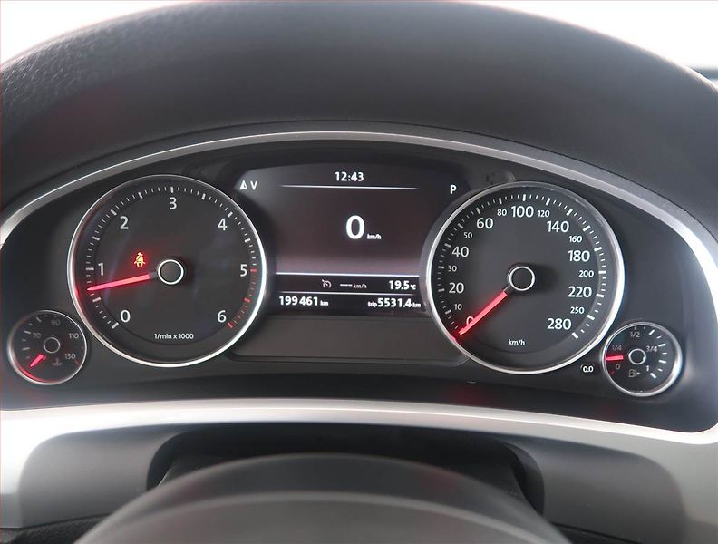 Volkswagen Touareg (2012) 3.0 TDI, 4X4, Automat - fotka 11 z 18