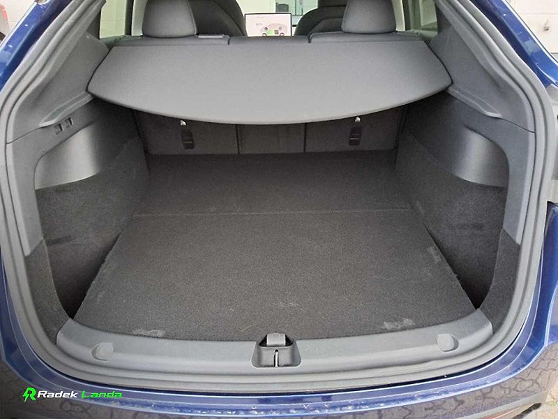 Tesla Model Y (2023) Standard Range | tažné 1 600kg - fotka 7 z 7