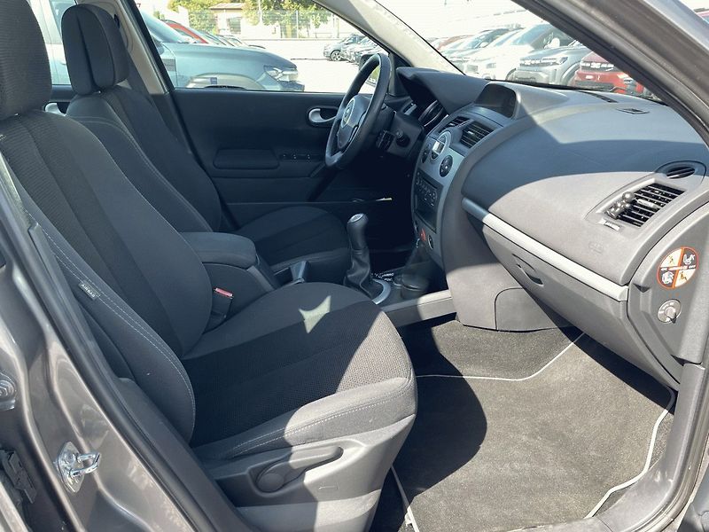 Renault Mégane (2009) 1.4i, 72kW,ČR,Klima - fotka 28 z 31