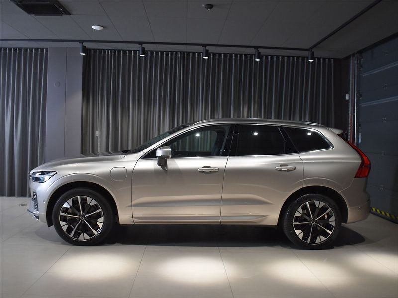 Volvo XC60 2,0 T8 AWD Ultra B&W,tažné - fotka 2 z 29