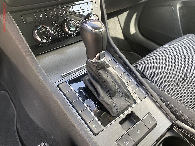 Škoda Superb (2022) 2.0 TDi, Style, DSG, LED - fotka 16 z 19