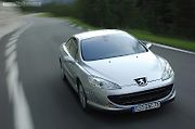 Nové Coupé 407 nepostrádá typickou ,,žraločí tlamu´´.