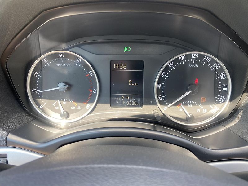 Škoda Octavia 1.6i 75kW - KLIMATIZACE - PDC - fotka 14 z 35