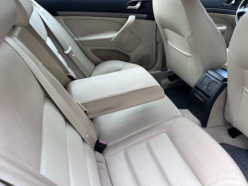 Škoda Octavia 2.0 TDI Elegance - fotka 11 z 34