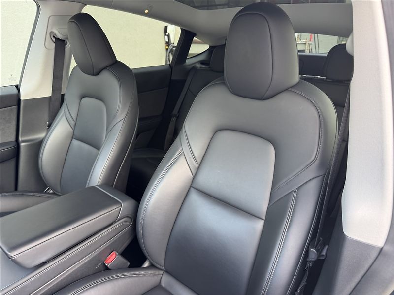 Tesla Model Y 0,0 Long Range 378kW 1.maj DPH - fotka 22 z 50