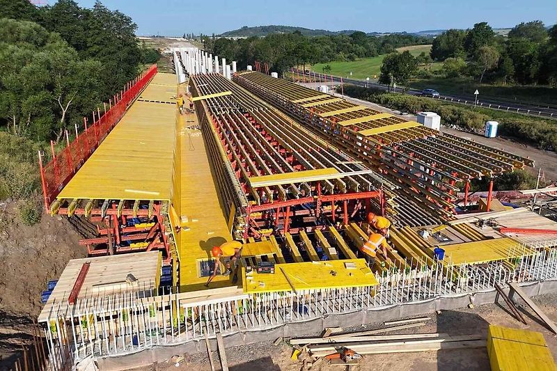 Stavba dálnice D6 v úseku Bošov - Knínice.