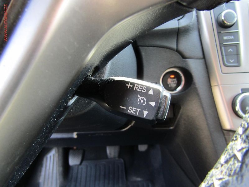 Toyota Avensis (2013) 2.0 D4-D, 1.maj,ČR, Navi - fotka 17 z 21