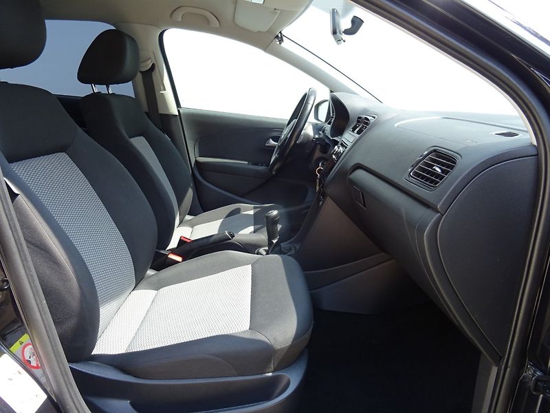 Volkswagen Polo (2011) 1.4i,63kW,s.kniha,klima,ALU - fotka 12 z 23
