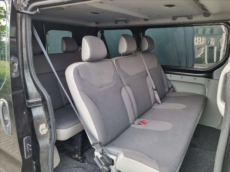 Opel Vivaro 2,5 DCi 8 Míst Webasto 2xKlima - fotka 16 z 31