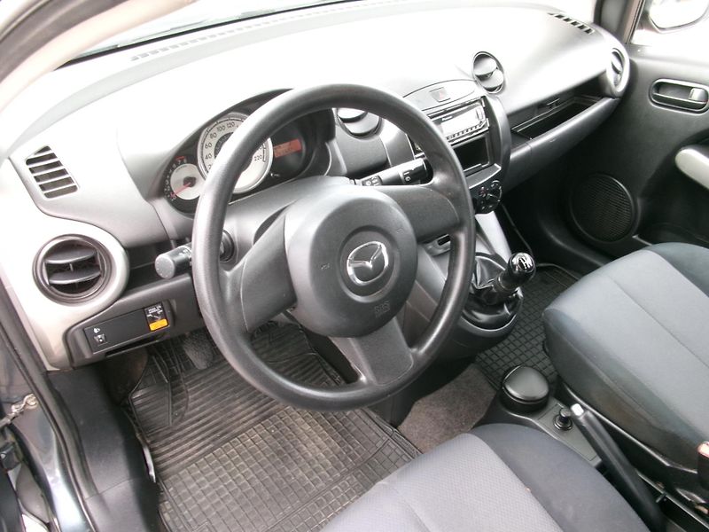 Mazda 2 (2009) 1,3i KLIMA ALU  - fotka 8 z 21