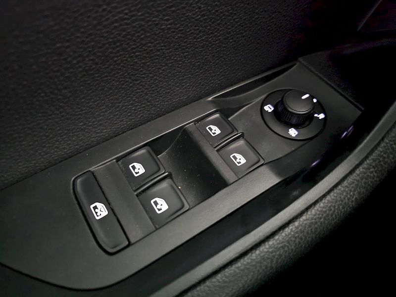 Škoda Superb (2016) 2.0TDi 110kW DSG AMBITION PLUS - fotka 19 z 26