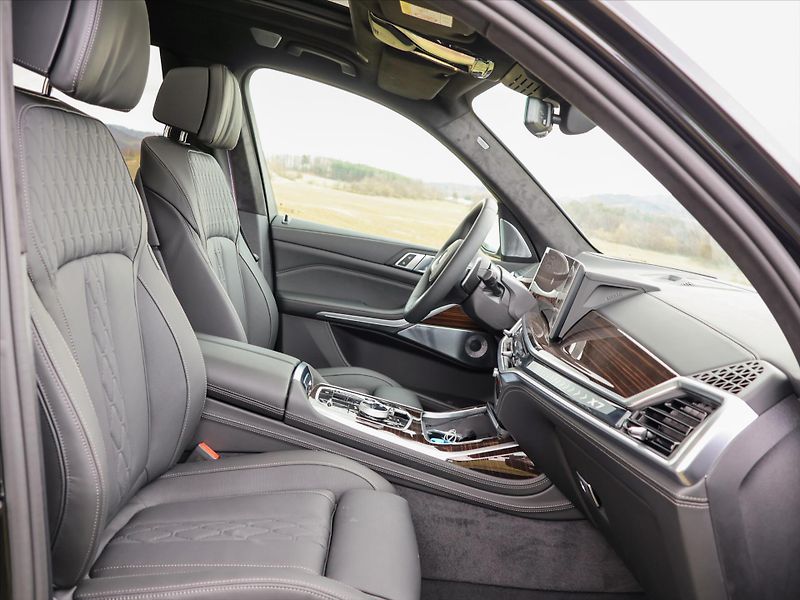 BMW X7 3,0 xDrive40d Mpacket - fotka 17 z 46