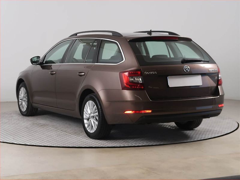 Škoda Octavia (2018) 1.6 TDI, Navi, Tempomat - fotka 4 z 16